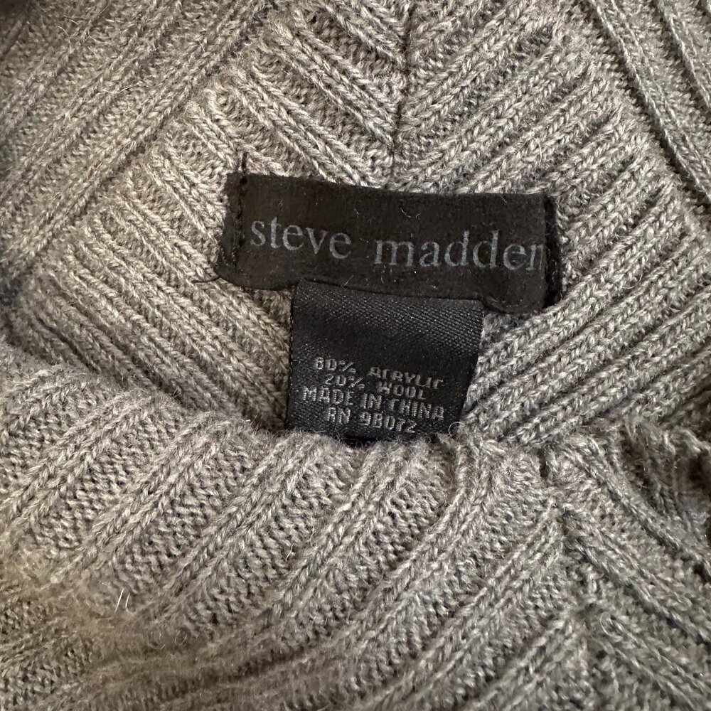 Steve Madden Gray Knit Poncho – Cozy & Stylish! - Picture 5 of 5